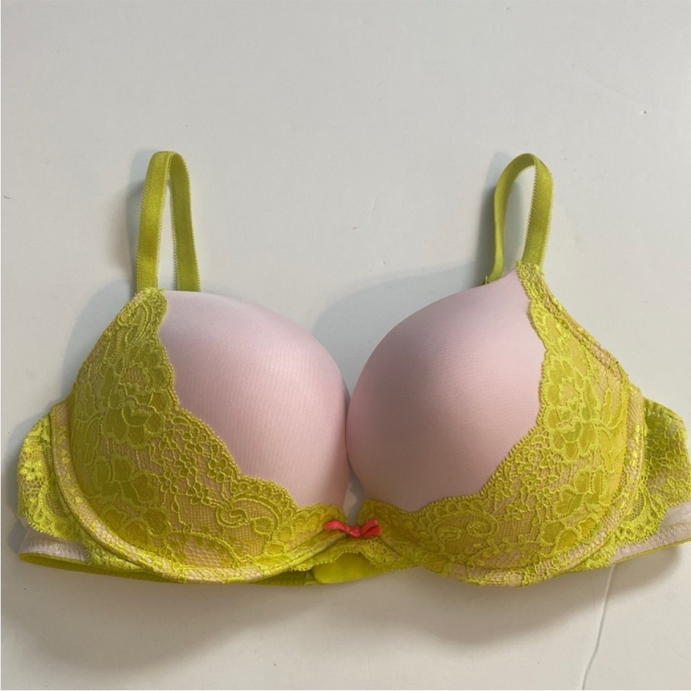 Victoria’s Secret Dream Angels Lace Detail Vibrant Plunge Push Up Bra 36B